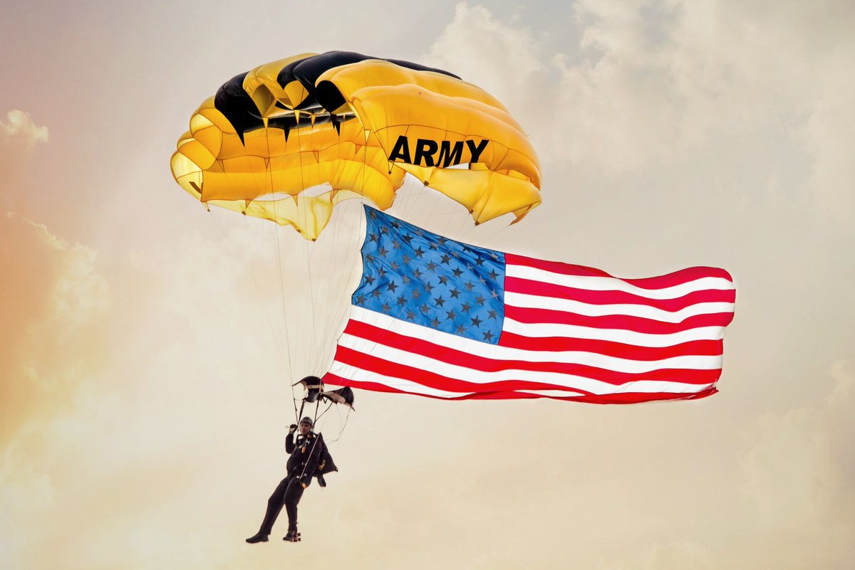 Today we celebrate the 247th Birthday of the United States Army and Flag Day.

#ArmyBirthday #Army #flagday #militaryhistory #goldenknights