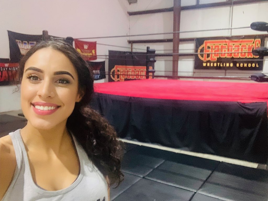 TiffanyNieves_'s tweet image. Home is where the heart is✨ #FLATBACKS 
Big thank you @FlatbacksT for the work out today 💪🏽