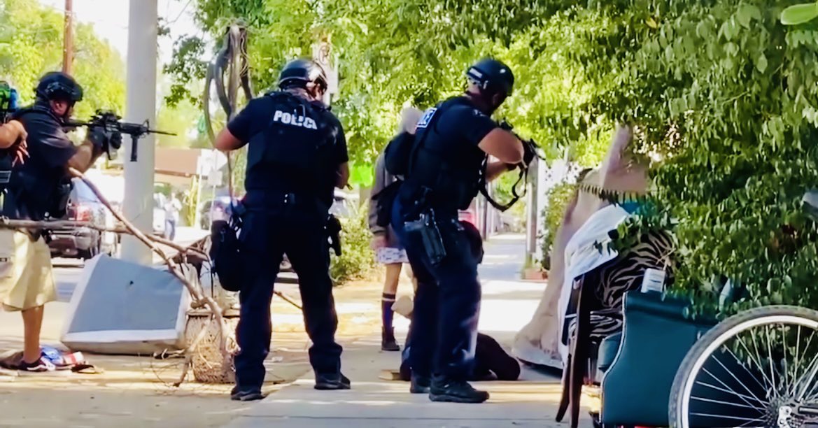 LAPDCARRANZA's tweet photo. Early morning brief by #K9 Officer Josh Leon to our partners @USMarshalsHQ and #GND Detectives in the search for a violent suspect. #Piper went to work and after a mile trail led them to a tent. Code 4 Suspect in custody! The press wanted to meet Piper so they did! #LAPD #NPBA https://t.co/p3Kg0lffrR