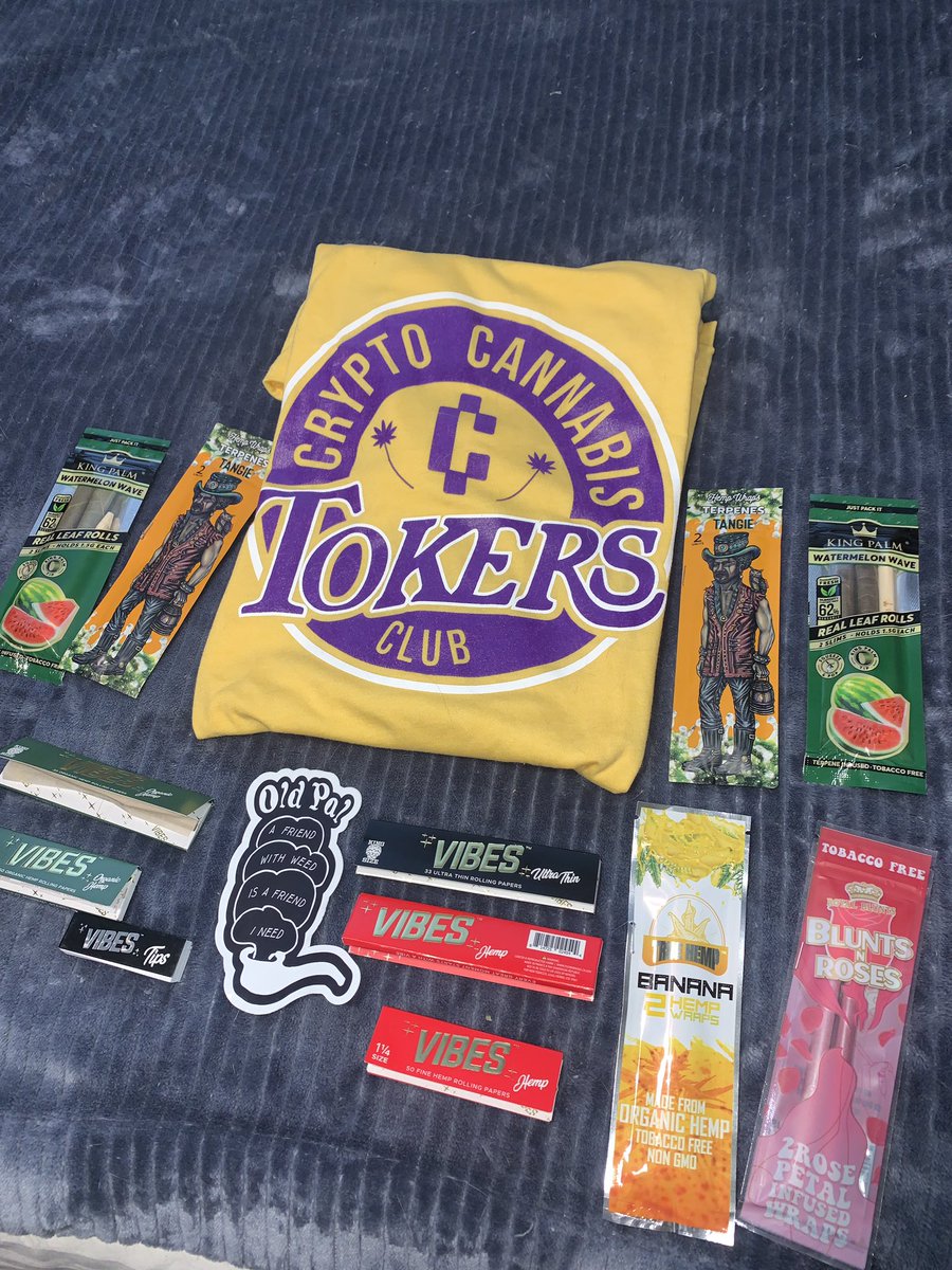 I’m so glad to be apart of an amazing community, #goodvibesonly from <a href="/CryptoCannaClub/">Crypto Cannabis Club</a> #tokertakeover #toketoketoke #tokerfollowtoker
.
To say the least I was not expecting anything more than a shirt, much love for sending off a dope ass package 🛬🔥📦