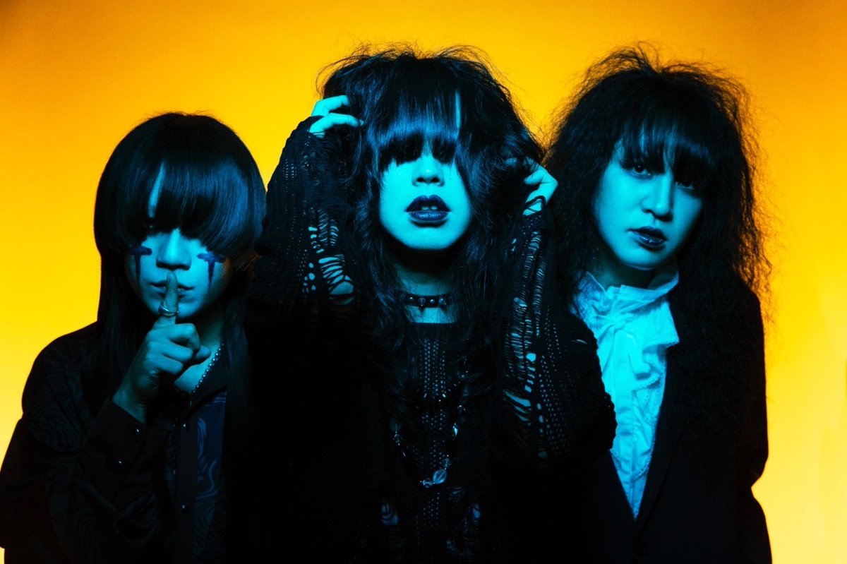 KubihuriDolls's tweet photo. 【New Release❤️‍🔥】
首振りDolls10th anniversary FULL ALBUM『DOLL!DOLL!DOLL!』
本日発売です🔥
まだ聴いていない方、今作、必聴です。
我々が自信を持って貴方達にお送りする首振りDollsの『名盤』。
CD買わなくなった貴方も久々に手に取ってもらいたいな。

▶︎Streamimg
https://t.co/DVFYD14dQD https://t.co/fnmELqkZM0