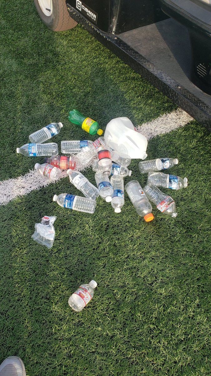 DJJG11's tweet image. I guess the other 6 teams philosophies are that the host school will pick up our trash after 7 on 7... 

#MaybeNextWeek #WeDontHaveToHost 
#RunTheBall‼️