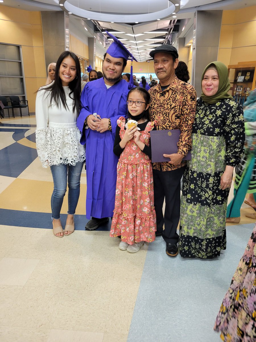Beautiful families and smiles and tears! <a target='_blank' href='http://twitter.com/APSCareerCenter'>@APSCareerCenter</a> <a target='_blank' href='https://t.co/FL3h4drFPS'>https://t.co/FL3h4drFPS</a>