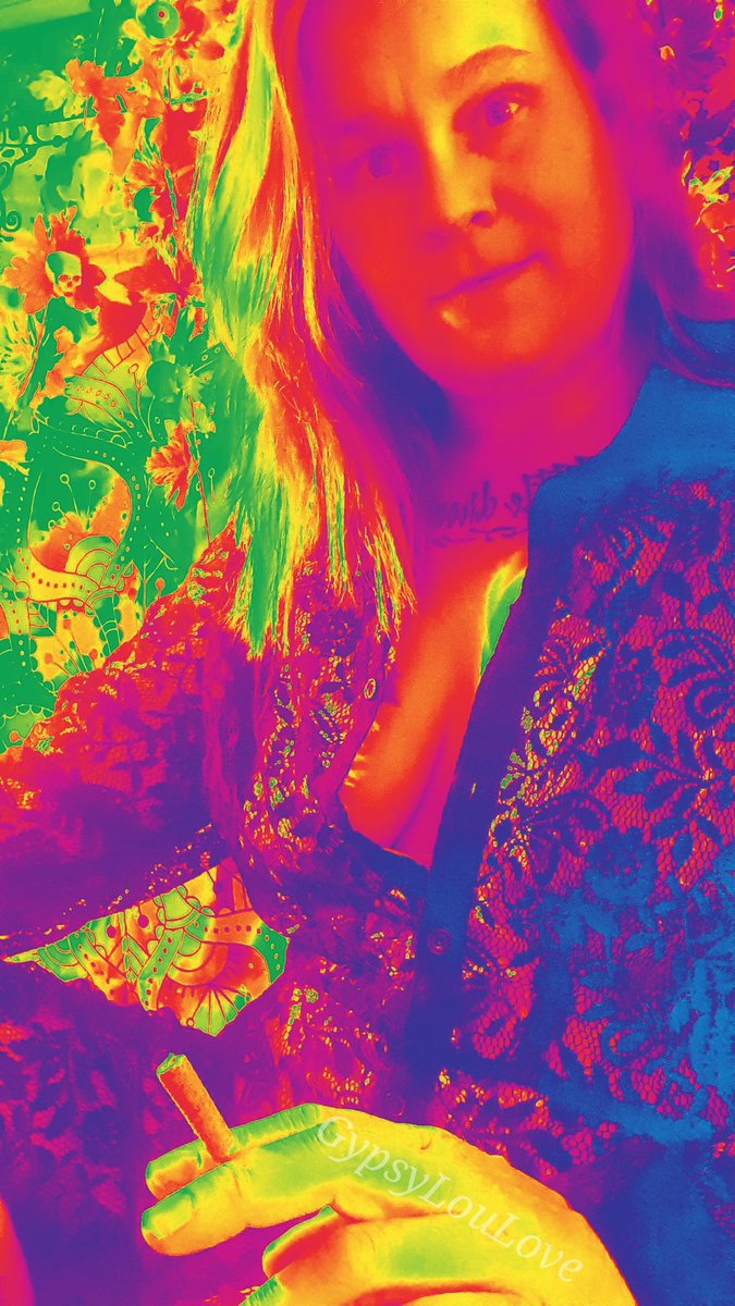 GypsyLouLove1's tweet photo. Ready for some fun? Happy Titty Tuesday ♥️ #420life #WeedLovers #weedgirl #tuesdayvibe #FeelingMyself https://t.co/rzCiKnONn3