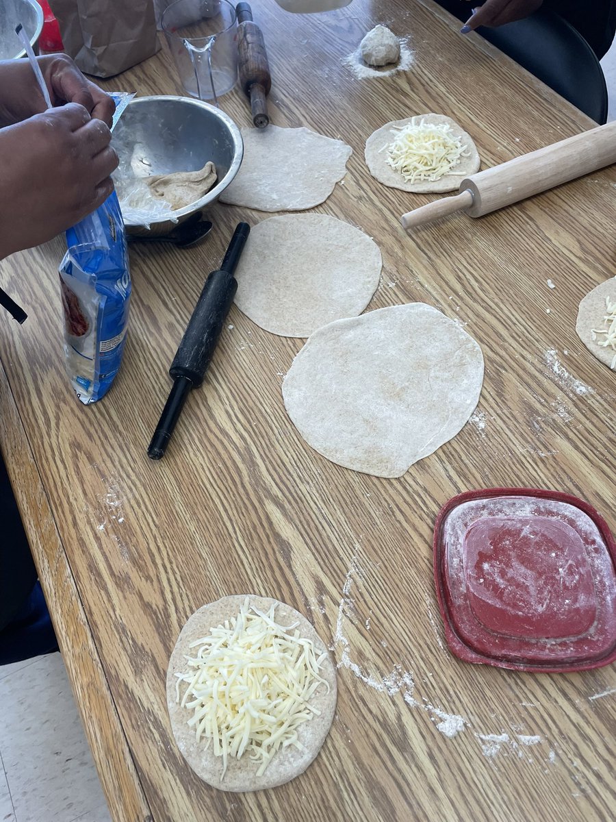ching_brent's tweet photo. Still cookin! These were our last two sessions with Ms. Nagma 🍕 pockets and cinnamon buns! 😋 #tdsb #tcps #ccel #juniorchefs #lifeskills https://t.co/EzJwAyDQdt