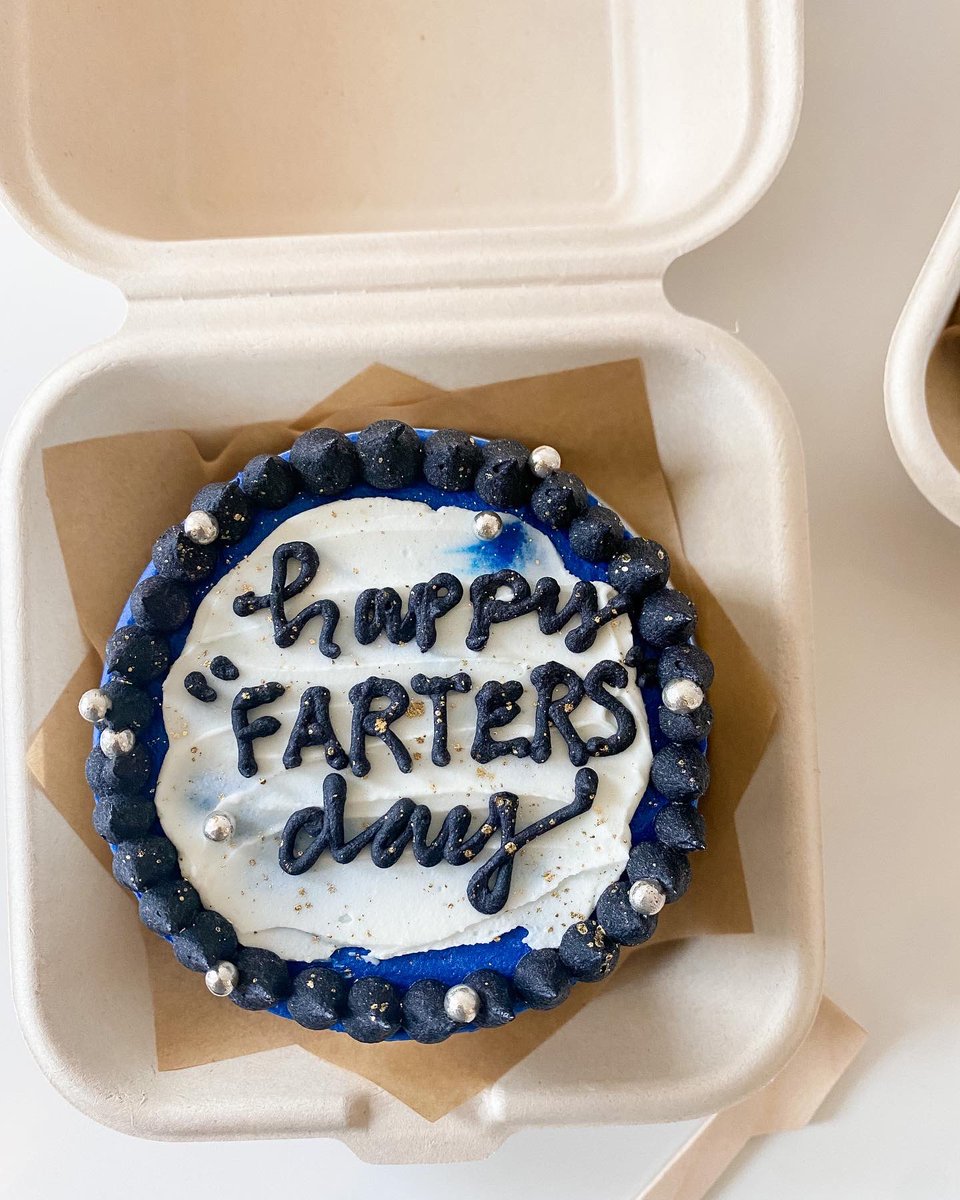 Hello everyone! I will be having lunchbox cakes for Presale for Father’s Day. These specific designs and 4 different flavors. Pick up will be on Sunday 10am-12pm  
📍77504
Price: $19 Regular 
       $25 with mini bottle 
To order click the link below 💙 
mycustombakes.com/lauraramirez/p…