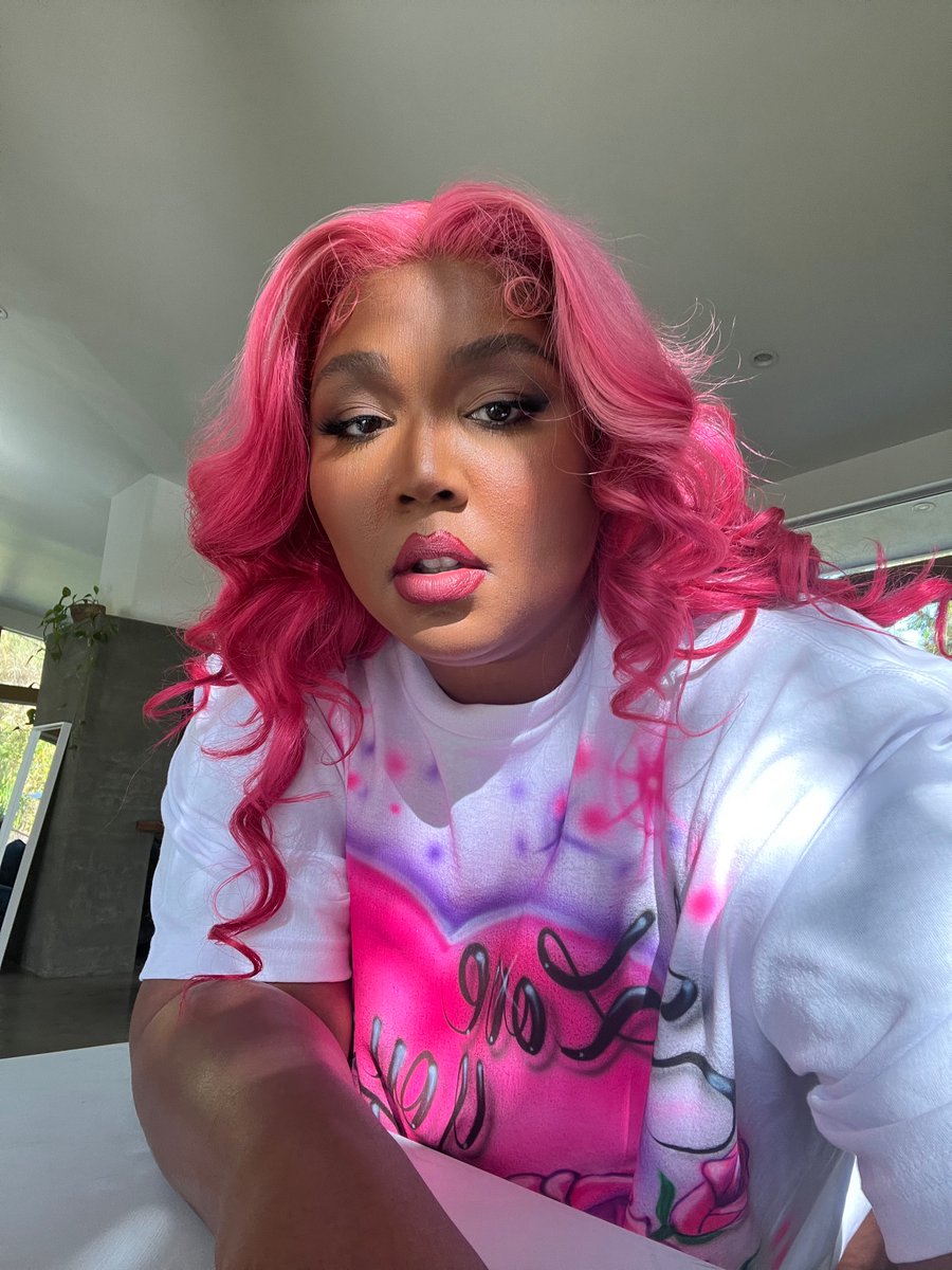 lizzo's tweet photo. 💖 https://t.co/Z7CGi7xvfv