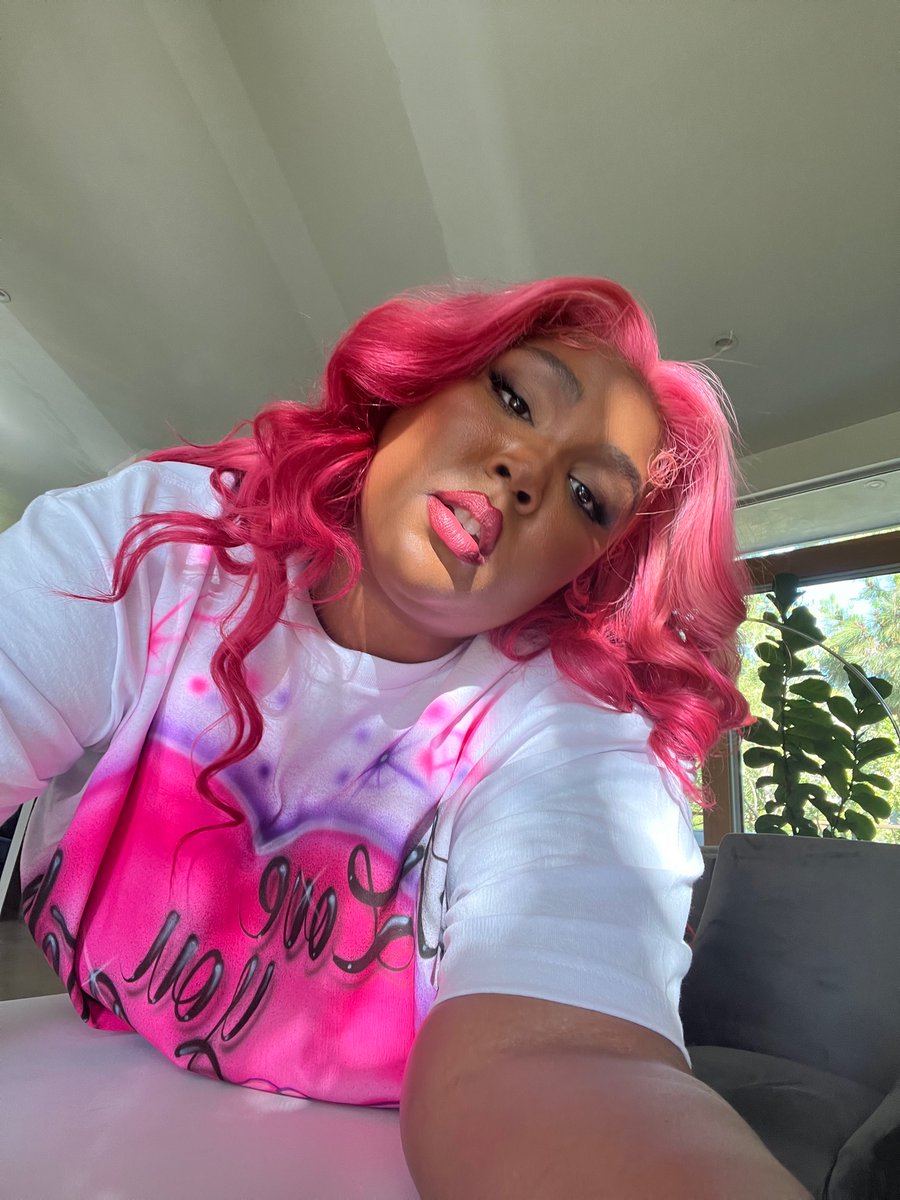 lizzo's tweet photo. 💖 https://t.co/Z7CGi7xvfv