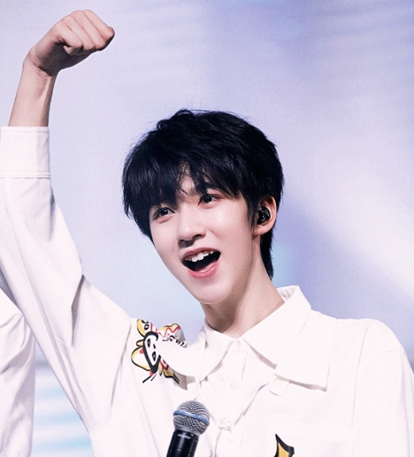 hejunlinpics's tweet photo. HAPPY 18TH BIRTHDAY TO HE JUNLIN!!!

成年了🥺 wishing the best of birthdays for junlin 🎉 we are so proud of you, and know that you will definitely flourish even further from now on ❤️ so happy to be a fan and keep being our hilarious, cute, kind junlin!

#贺峻霖0615生日快乐 https://t.co/UAk1I67lwR