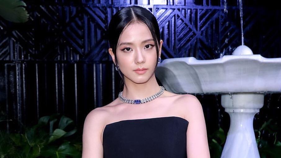aeosooya's tweet photo. #JISOO is the prettiest https://t.co/Me7D4hHzSA