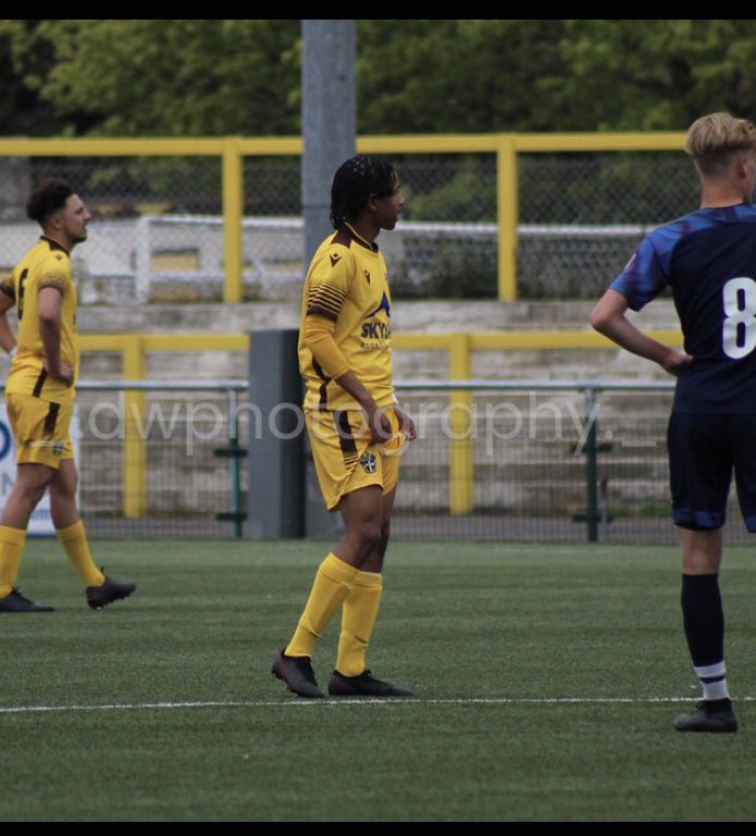 Currently without a club and in search for one. Looking for game time &amp; development. 5’10 Right Back. Also a Futsal Player. South London based but willing to travel. 
<a href="/NonLeagueGuys/">The Non League Promoters</a> <a href="/purelyplayers/">Purely Players - 🏴󠁧󠁢󠁥󠁮󠁧󠁿 #FFFUK</a> <a href="/Player1stUK/">Players 1st UK</a>