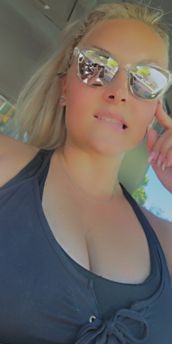 TaraBull on Twitter: "Like this if you're hot today 🥵 https://t.co/NFqQHk3iPR" / Twitter