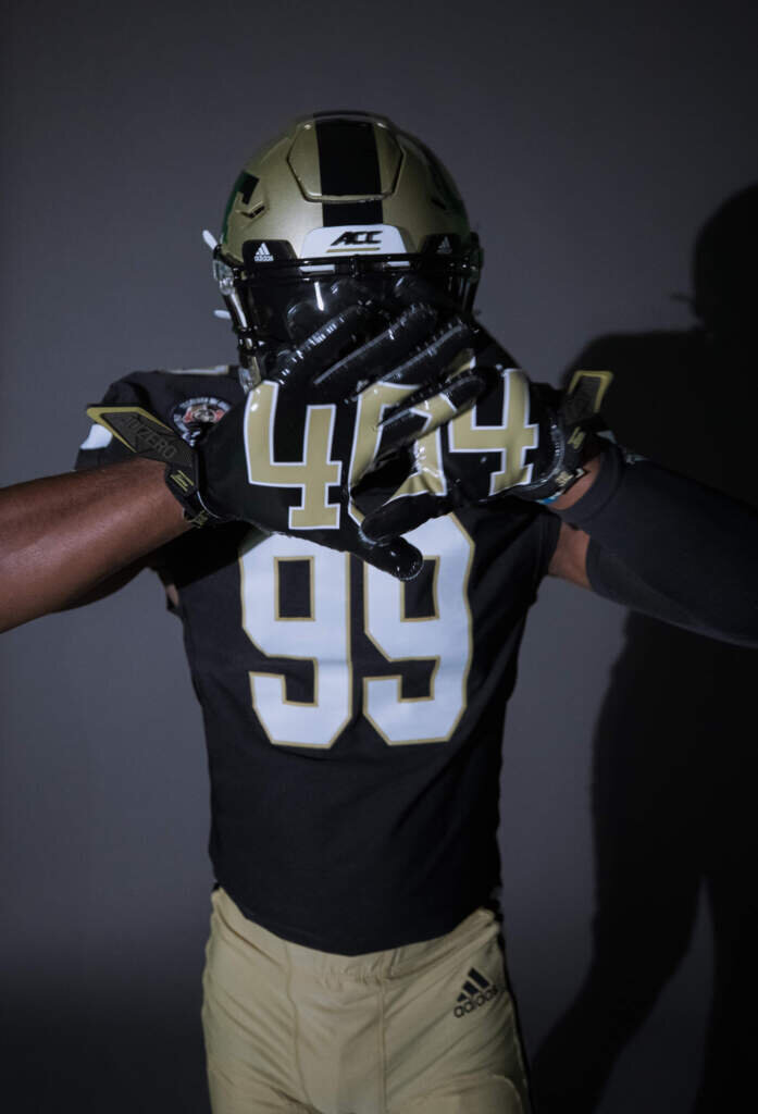 kobehokes's tweet photo. I will be at @GeorgiaTechFB tmr for 7v7 with @DaculaFB varsity squad.@therealkwat @dalex3333 @CoachCollins @CoachChipLong @CoachBrentKey @Mike_CoachD @ChrisWeinke16 @thomasguerry @_AbuTuray @BlessedBogan5 @DaculaFB @PlayBookAthlete @CoachCaseyVogt @KalebEdwards21 @kyle_efford https://t.co/MflVPlH0J9