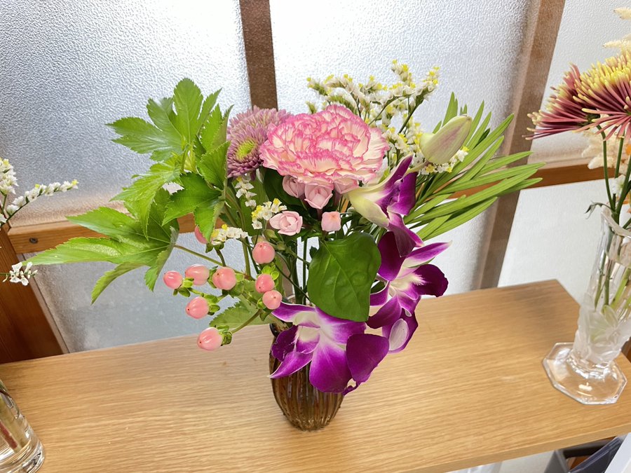 夏に人気の切り花 グラジオラスをオシャレに飾るコツや花言葉 水揚げ 花持ちを紹介 月にサボテン