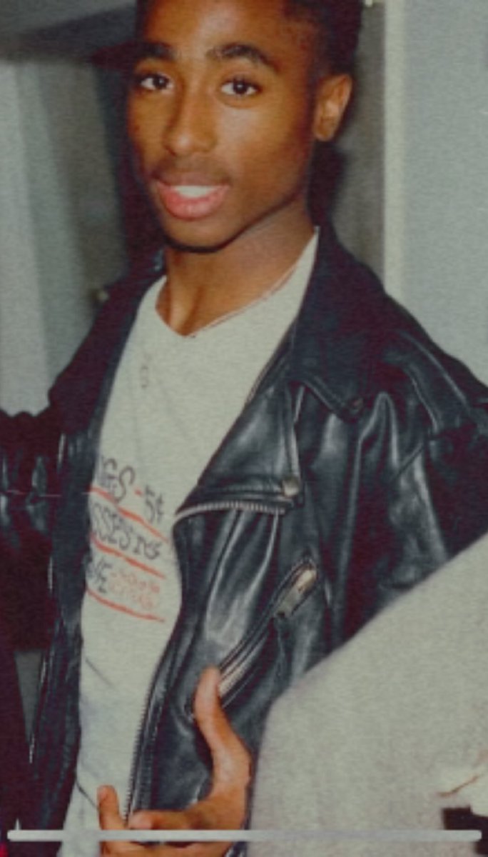 لا تحزن إذا جاءك سهم قاتل من أقرب الناس إلى قلبك فسوف تجد من ينزع السهم ويعيد لك الابتسامة والحياة.💜