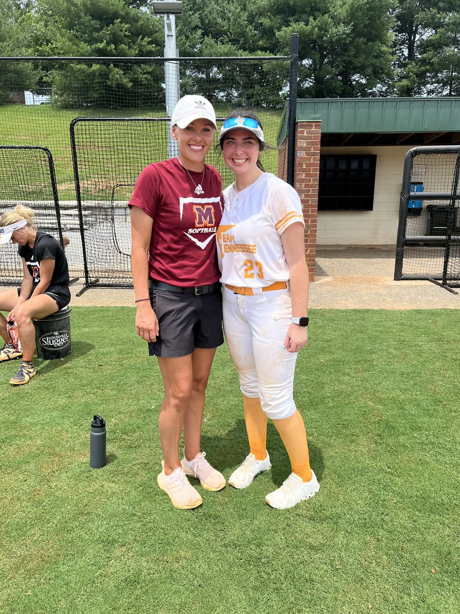 addiewomack2025's tweet photo. Had an amazing time at Maryville College Softball Camp this week! Thank you to the coaches and players that took the time to work with us! #keepworking @MCScotsSB @CoachKelleyMC https://t.co/LioICKTBiZ