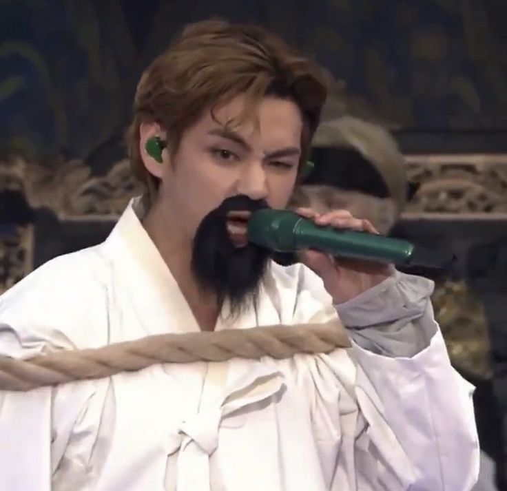 Denzelle27's tweet photo. I bawled my eyes out due to BTS HIATUS of course. BUT HEAR ME OUT, imagine ALL of Taehyung's rap drafts saved in his computer just to be a part of CYPHER. 

Now they have the chance to focus on solo albums, I wonder what title of his songs would be 💀

#btshiatus 
#HYBE https://t.co/I4Nur9Rb6M