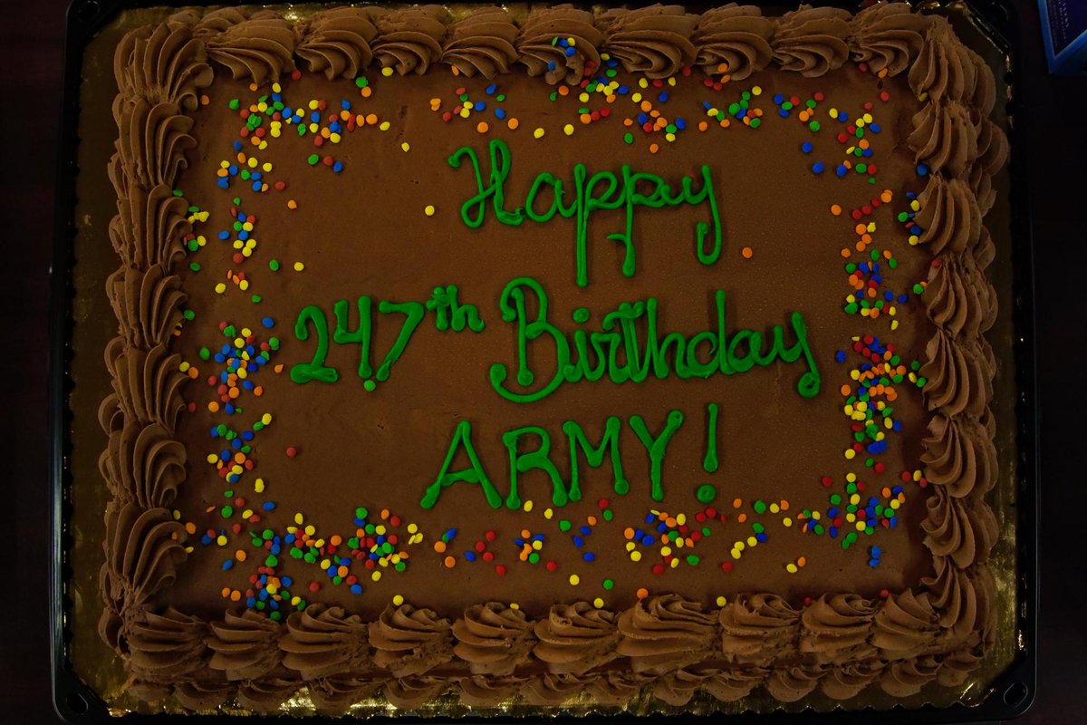 cascaderifles's tweet photo. Today the US Army turned 247! The 81st SBCT proudly celebrated with cake.  As tradition the oldest and youngest Soldiers cut the cake.  Happy birthday to all the Soldiers past, present,  and future and to many more centuries for the US Army. https://t.co/NwfyDWJvbg