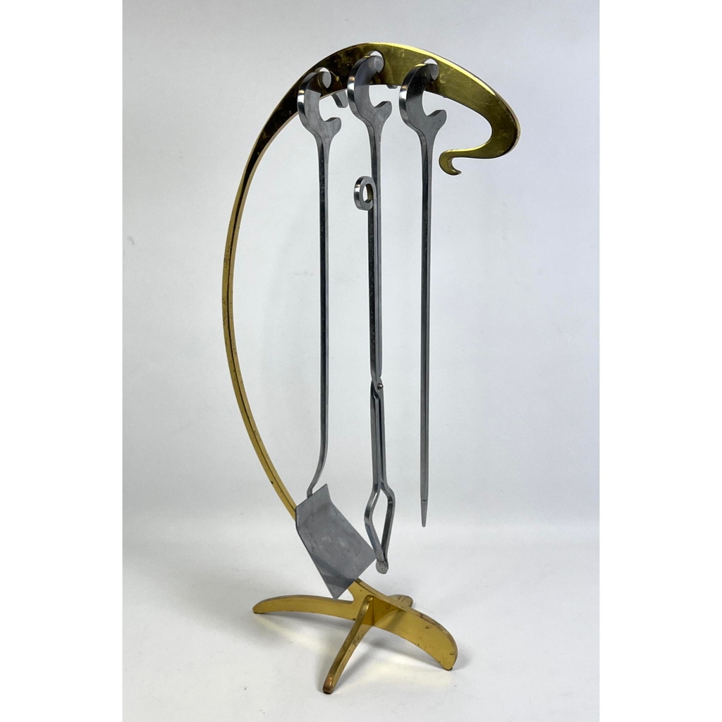 AuctionUp's tweet photo. Whimsical Modern. Lot 665 JACQUES CHARLES Set of fireplace tools. Four-piece Ligne Inox fireplace tool set. 

This will be in our 3 Day Modern Design Auctions June 14, 15, 16.  #uniquesandantiques #auctionup #moderndesign #auction #JACQUESCHARLES #LigneInox #fireplacetoolset. https://t.co/cQJnBE4ZJl