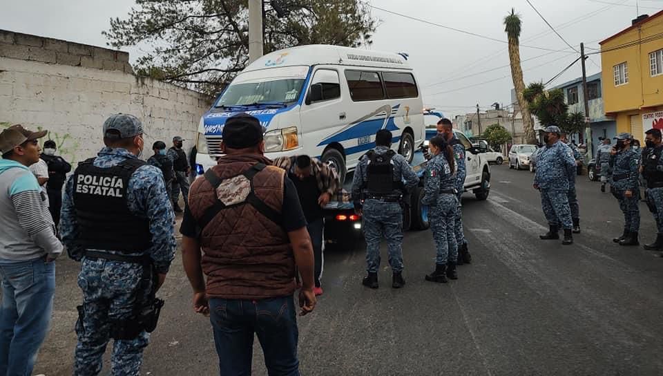 angel_cuate's tweet photo. #Estudiantes fueron con el gobernador para resolver las demandas de los albergues estudiantiles, y @omarfayad responde con violencia, llevandose los medios de transporte utilizados para la movilización y deteniendo a 3 jóvenes, exigimos su liberación 

#OmarFayadGolpeayEncarcela https://t.co/9rwZwsGh33