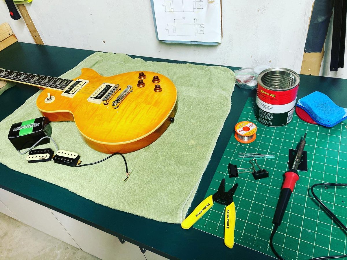 Surgery time!

#pickups #humbucker #guitar #guitarist #zebra #zebras #rocknroll #rockandroll #alnico5 #alnicopickups #classicrock #classicrockmusic #lespaul #lespaulstandard #lespaulcustom #guitarplayer #luthier #luthiery #electronics