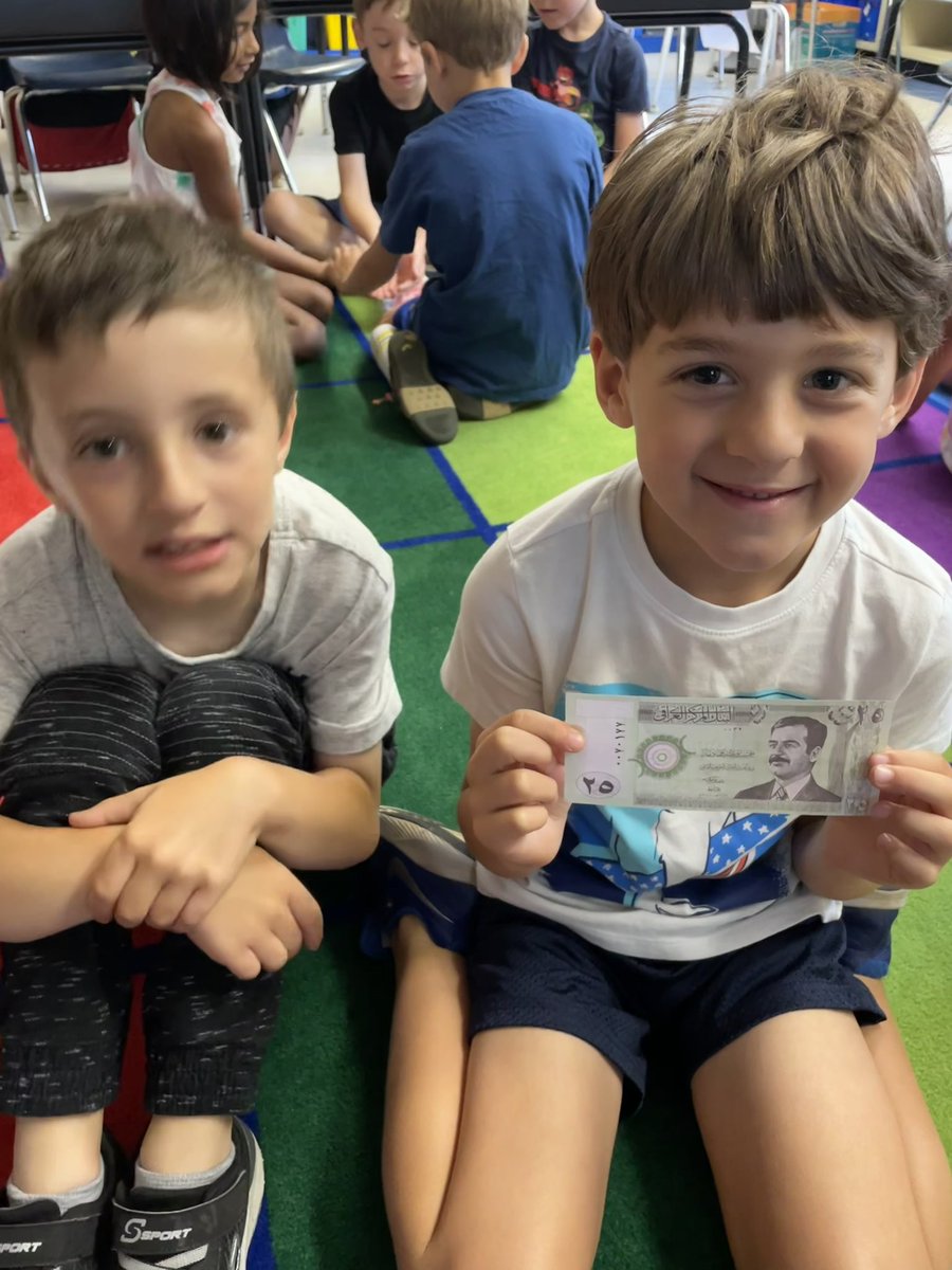 ECalamito's tweet photo. Extending our learning about money! Students brought in currency from other countries for all to explore! @WPSSicomac @wyckoffschools https://t.co/kuEwzVIEpK
