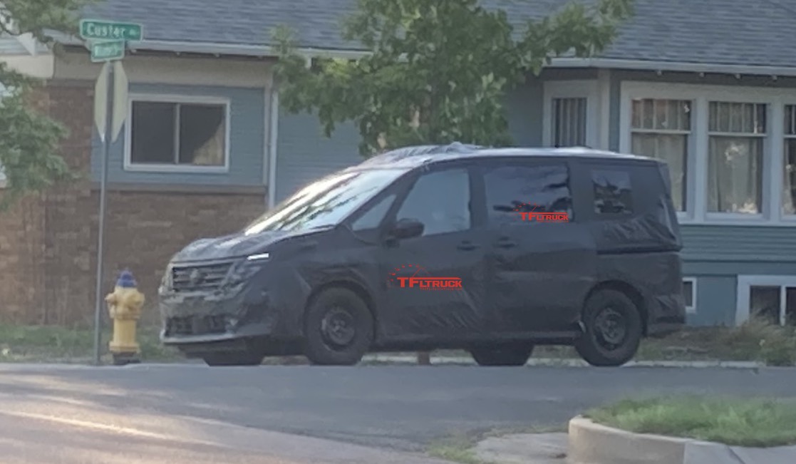 セレナ伝統のシュプールラインもあるみたいだし、次期セレナで間違いなさそう 