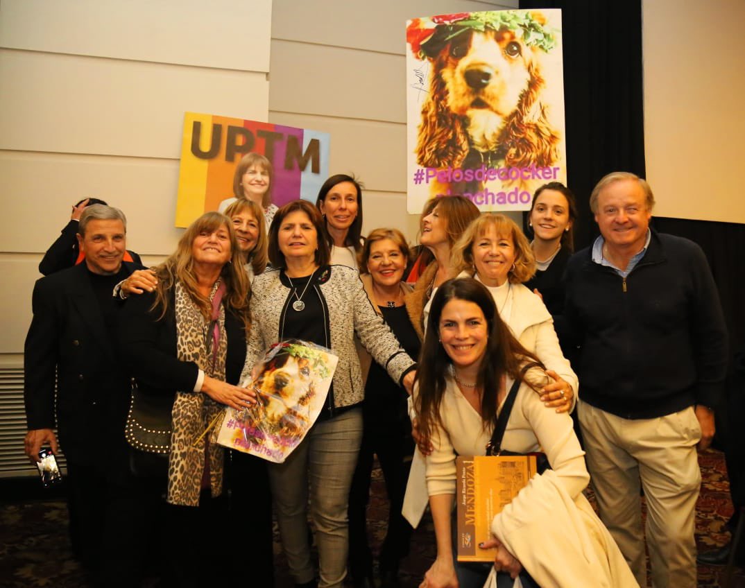 LuliGabrielli's tweet photo. Con la @PatoBullrich la @JosefinaCanale el @ArenasDiego la @consuarenas y las @Pelosdecocker en #MendozaMaravillosa 
Qué mas se puede pedir? https://t.co/GjbxGfyH4t