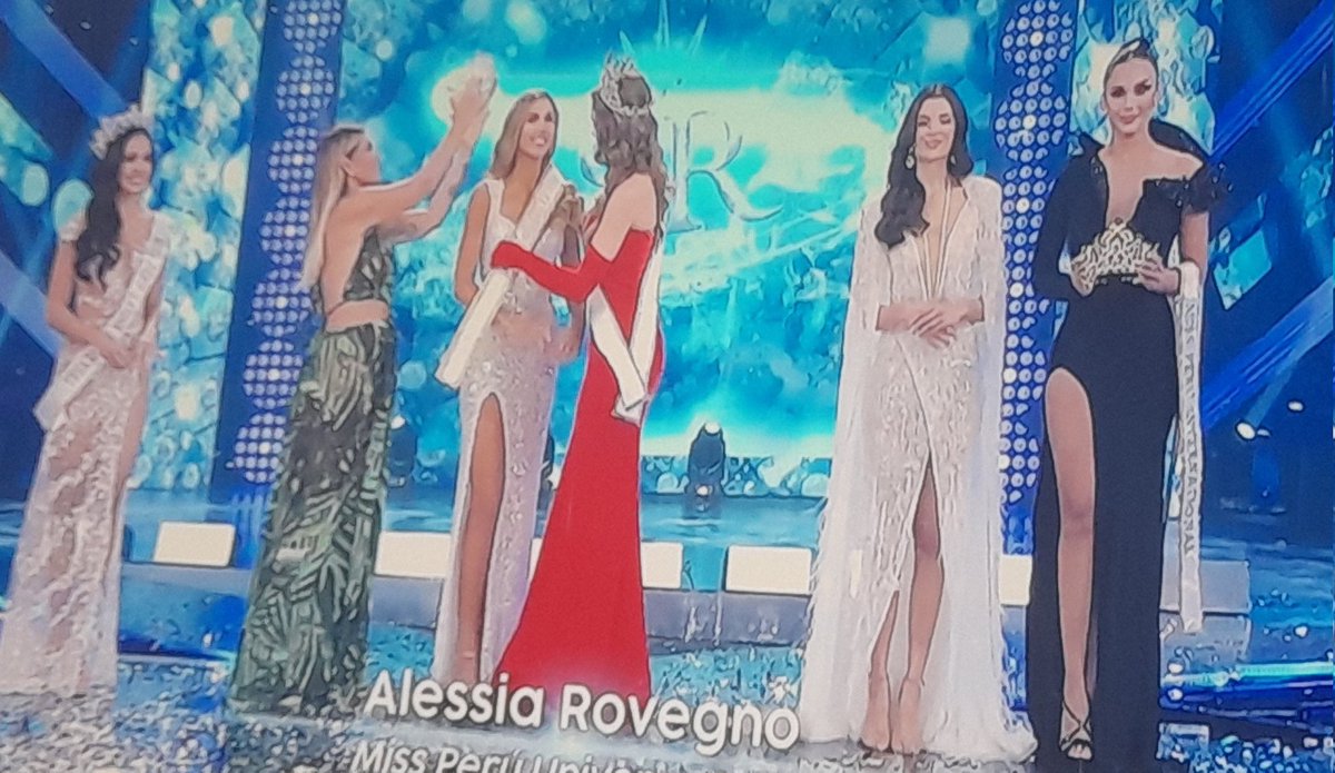 inuma_jacinto's tweet photo. No puedo creer que Alessia sea nuestra Miss. Tanto Valeria como Tatiana tuvieron mejores pasarelas y respuestas de lejos. Mientras ella usó términos como "aislamiento global" "concientiziar" y así ganó? COMPRADO
#MissPeru2022 #EEG10Años https://t.co/hWl9XDVwI8