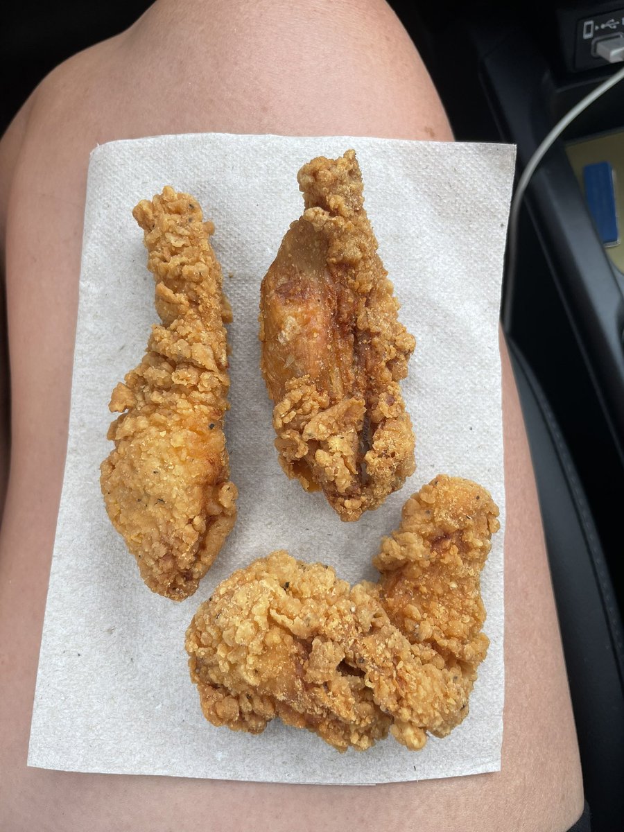 alyxparks's tweet photo. Hi @Arbys, this is a 3 piece chicken strip on one of your napkins. This is pitiful, I’m pregnant and very hungry. Not to mention this was $10 too. The audacity https://t.co/W6f924FhFI