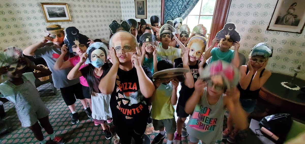 MrsTartesClass2's tweet photo. Class picture! Smile! #funwithmasks https://t.co/34xpZFkFEE