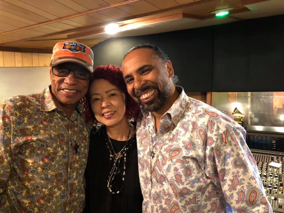 nacomitanaka's tweet photo. 3年前の今日。人生2度目のRoyal Studioで、Charles HodgesとBoo Mitchelと。また行ける日が来た時の為に、費用ためないと!#royalstudio #boomitchel #charleshodges #MEMPHIS #southersoul https://t.co/2w6nljHyL9