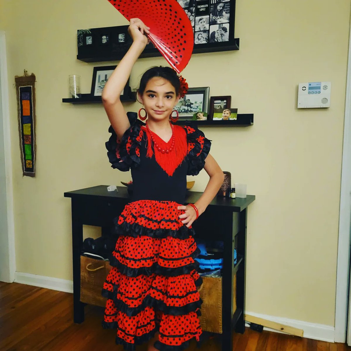 senora_ana's tweet photo. Maja!!!! 
Me flipa lo linda que se me mi hija con su vestido de flamenca! https://t.co/GTx0aEDju6