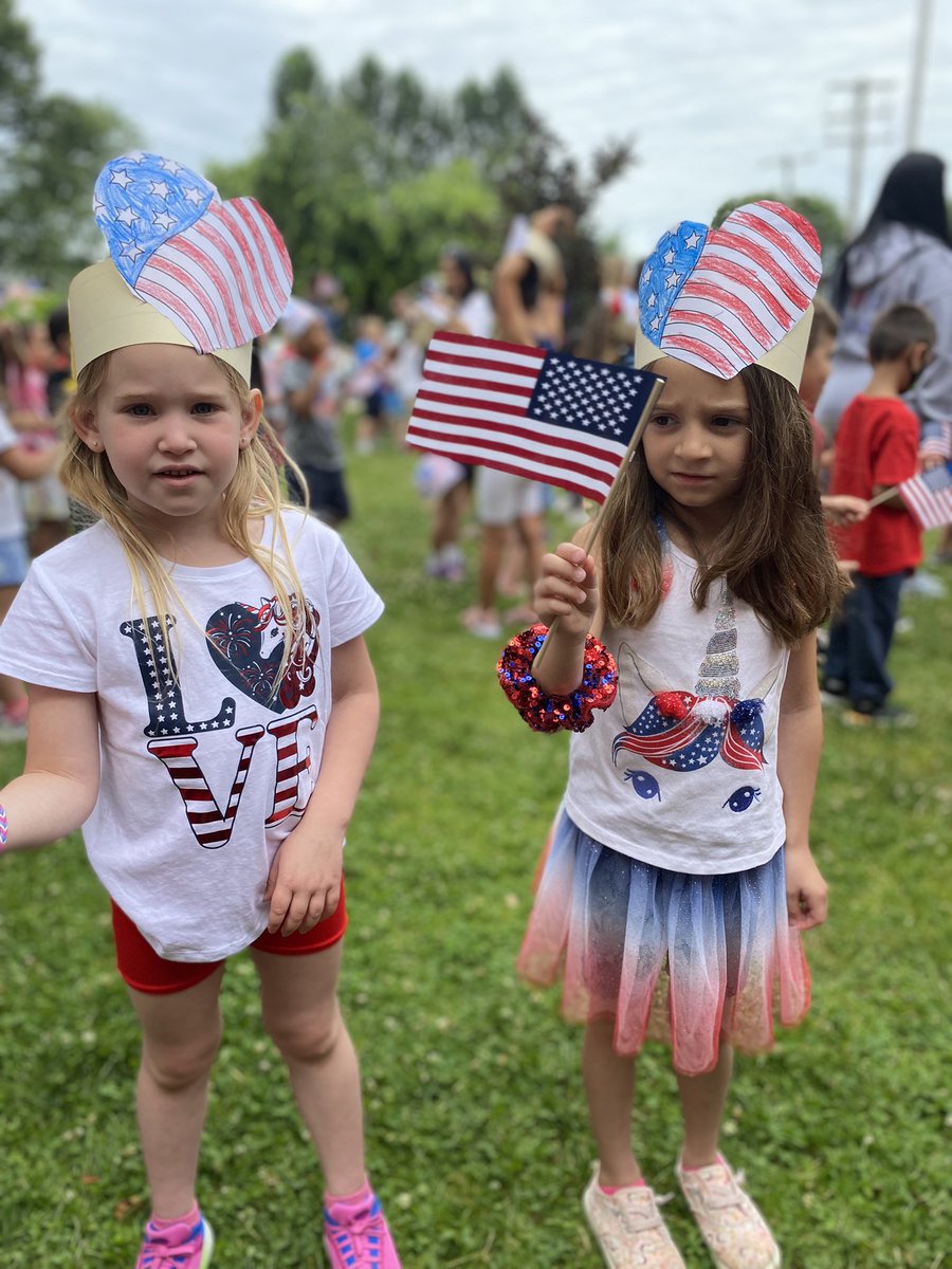 bethbarbakoff's tweet photo. Flag Day! 🇺🇸 #campkindergarten @OSchoolsPR https://t.co/N9SOX4kKAs