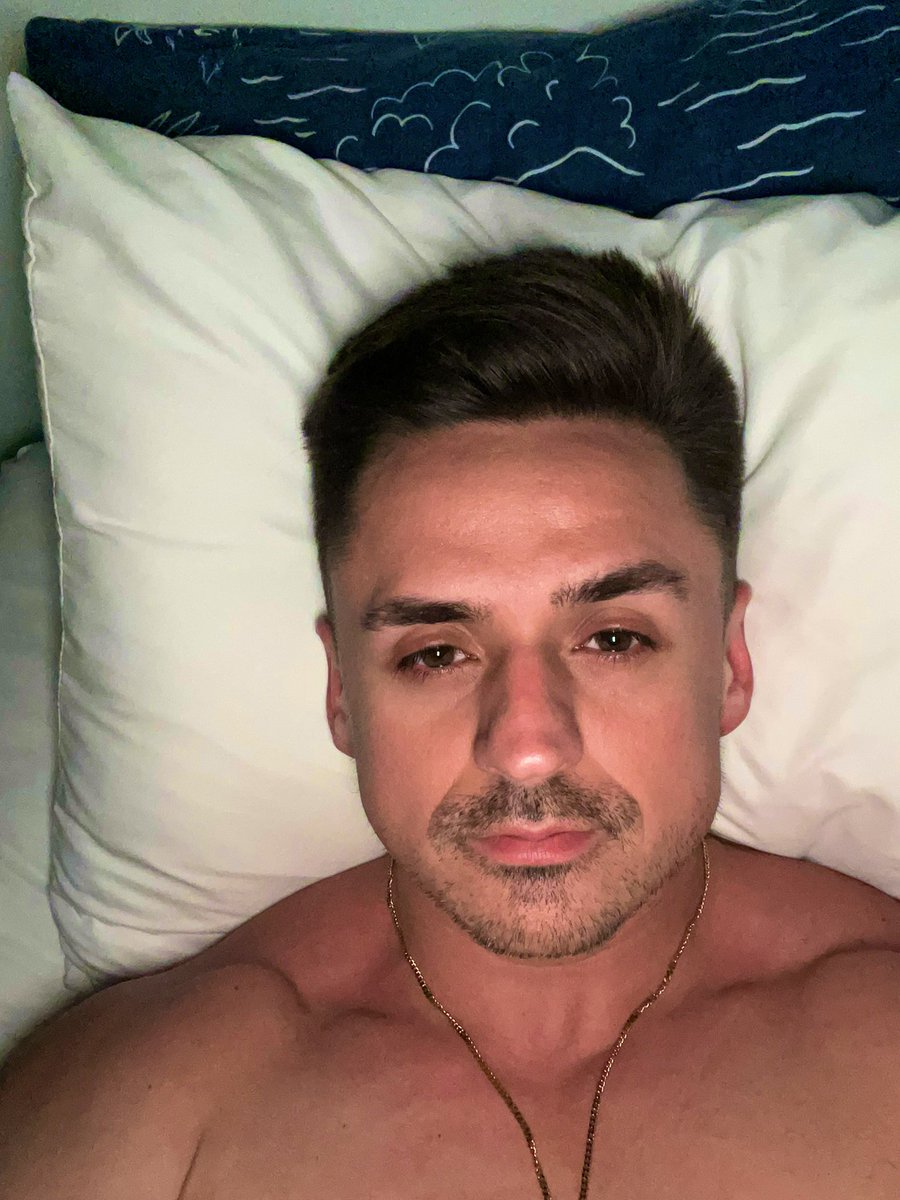 meatheadXRS's tweet photo. Sleepy, but feeling mischievous 😈 https://t.co/0szBcZKgx4