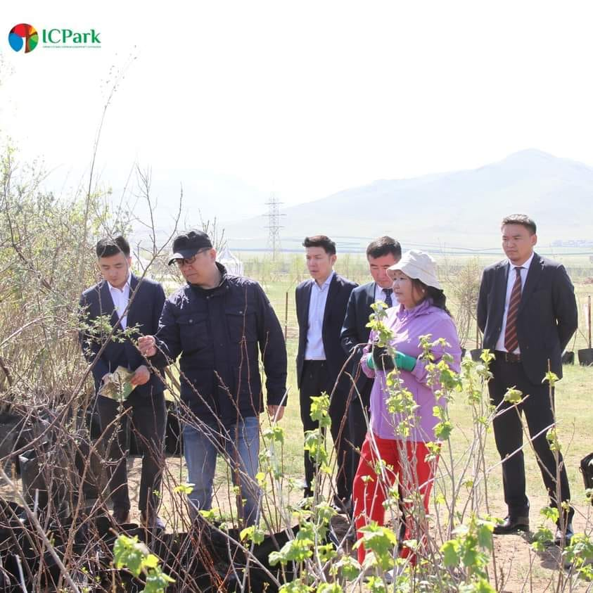 🇲🇳 Богдхан уулын 57-н байршилд Мод үржүүлгийн 57 компанитай хамтран мод тарина
Монгол Улсын Ерөнхийлөгч У.Хүрэлсүх санаачилсан "Тэрбум мод" үндэсний хөдөлгөөний хүрээнд Мод үржүүлгийн аж ахуйн нэгжүүдээ дэмжиж 57-н байршилд санхүүжилтийн асуудлыг шийдвэрлэн БОАЖЯ хамтран ажиллана