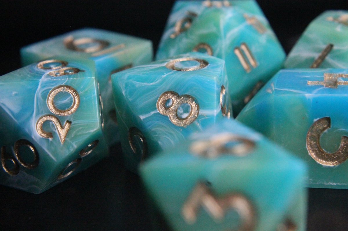 Like waves in the ocean ! || 7 piece set 

#dnd5e #handmadedice #dicegoblin #diceporn #dicemaker #ttrpg