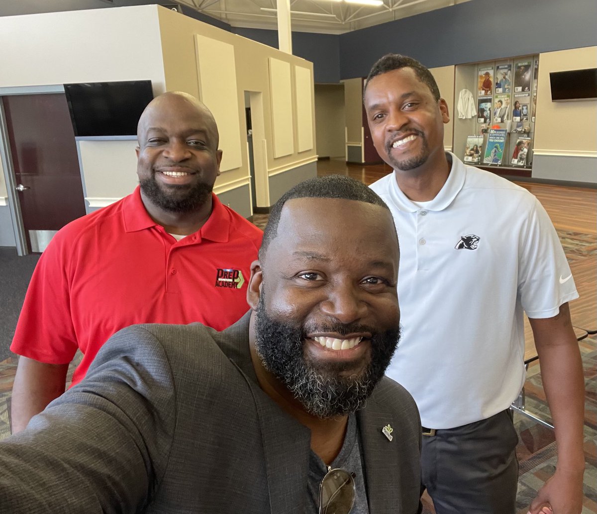 JeffDase's tweet photo. Thanks Reverend Courtney Carson ⁦@Rev_Carson7⁩ for the dynamic Community Tour today. It’s one thing to hear about where our students come from, it’s another to go to where they come from! 🎤👋🏾 Our Leaders Are Committed to The Assignment! 👏🏾👏🏾👏🏾⁦@DPS61Decatur⁩ https://t.co/NCcZIXG7dp