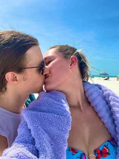 Beach day with this lovely girl for her bday 😍 https://t.co/EGfrvdrUG9<a href="/tag/captainstabbin"class="tags"><span>#captainstabbin</span></a>