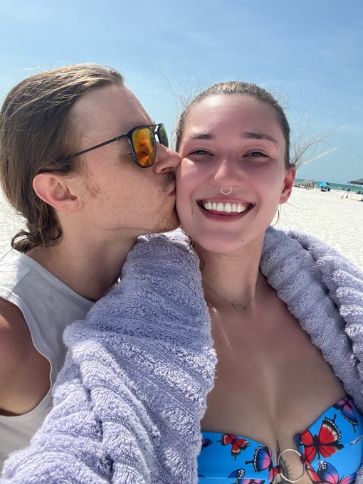 Beach day with this lovely girl for her bday 😍 https://t.co/EGfrvdrUG9<a href="/tag/milf"class="tags"><span>#milf</span></a><a href="/tag/milfmonday"class="tags"><span>#milfmonday</span></a>