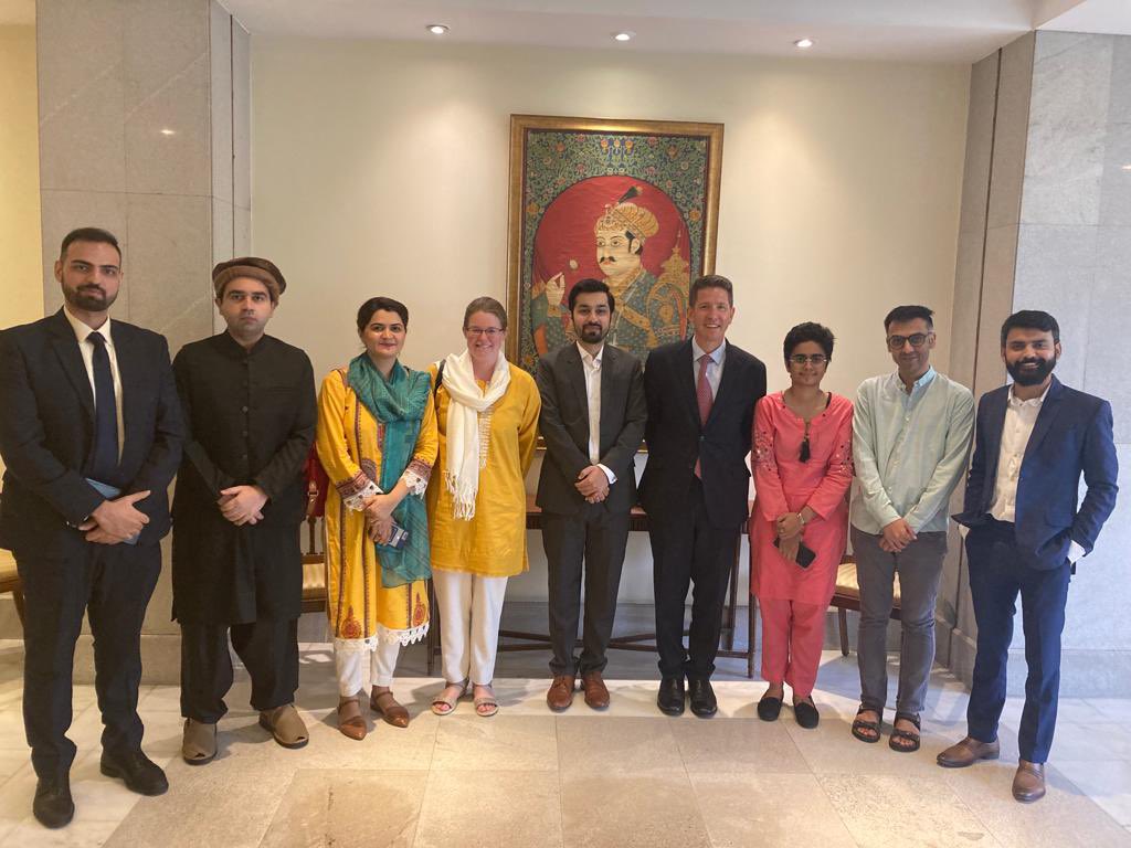 CTurnerFCDO's tweet photo. Pakistan’s youth are the future - we must work to give them awaaz &amp; marzi, voice &amp; choice.  Delighted to meet these young 🇵🇰 community leaders. @QueensComTrust  #YoungLeaders #QBPQueensWeek https://t.co/3hWGBwluly