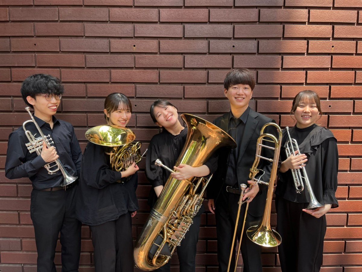 皆さまはじめまして🌟
国立音楽大学二年生の愉快な仲間で結成した「Brillante Brass Quintet 」です！
このメンバーで様々なことにチャレンジしていきたいと思います😆
ぜひ！フォロー・拡散よろしくお願いいたします🙇‍♀️🙇‍♀️