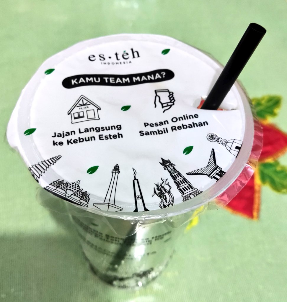 ariefbahenol's tweet photo. Bikin pantun dari @esteh_indonesia buat Teteh @jenita_janet

Jajan Langsung ke Kebun Esteh
Pesan Online Sambil Rebahan
Aku ngefans sama si Teteh
Tapi dia punya @danu_sofwan 

#pantun #cakep https://t.co/bZXk5yozBU