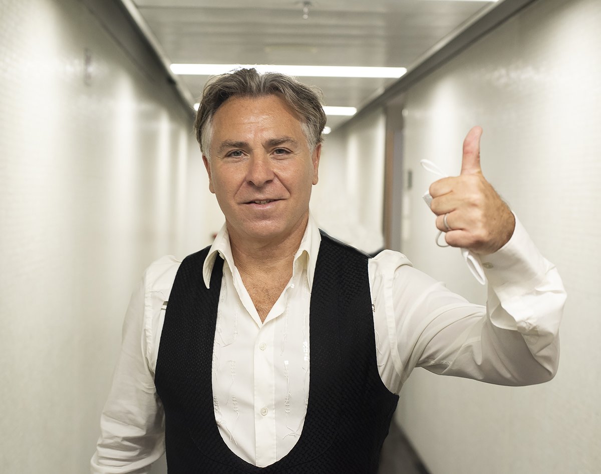 arnaldocolom's tweet photo. ROBERTO ALAGNA,  hoy, antes del recital..... https://t.co/7Dfk6QQJqS