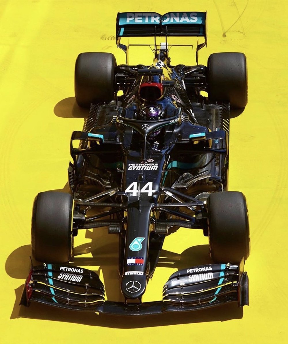 NaturalParadigm's tweet photo. The perfect car does not exi...

📸: @MercedesAMGF1 https://t.co/lSBdPGj99H