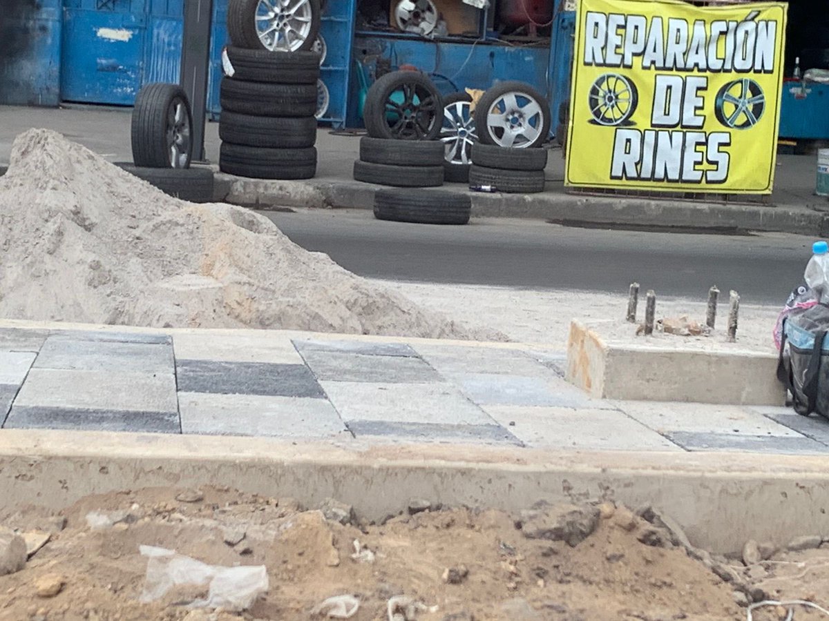 MirLorenCaG's tweet photo. #DoctoresVerdeyVivo @ColDoctoresDF @ColDoctores @AlcCuauhtemocMx @Claudiashein @SOBSECDMX @PAOTmx Solicitamos que por favor SE COLOQUEN #PLANTAS 🌱 🪴 y NO ADOQUINES en la Av. Dr. José Ma. Vertiz. Se trata de mejorar, es una cuestión fundamental. https://t.co/nTJW8vdsLo