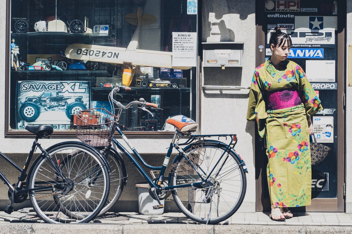 昔ながらのカメラ屋さんとプラモデル屋さんで浴衣の撮影をしてきました。
めっちゃ良くないですか～～～～
ーーーーーーーーーーーー
1枚目と2枚目　第一写真店
3枚目と4枚目　模型のカブース（休業中）
ーーーーーーーーーーーー
※許可を頂いて撮影してます