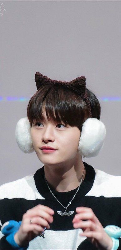 channiesk97's tweet photo. 🚨 No olviden votar por Lee Know como “Best Idol MC” en Mubeat, el segundo lugar esta muy cerca y necesitamos que Minho gane 🥺

⏰ La votación cierra en 3 horas https://t.co/36XpXwkaNH