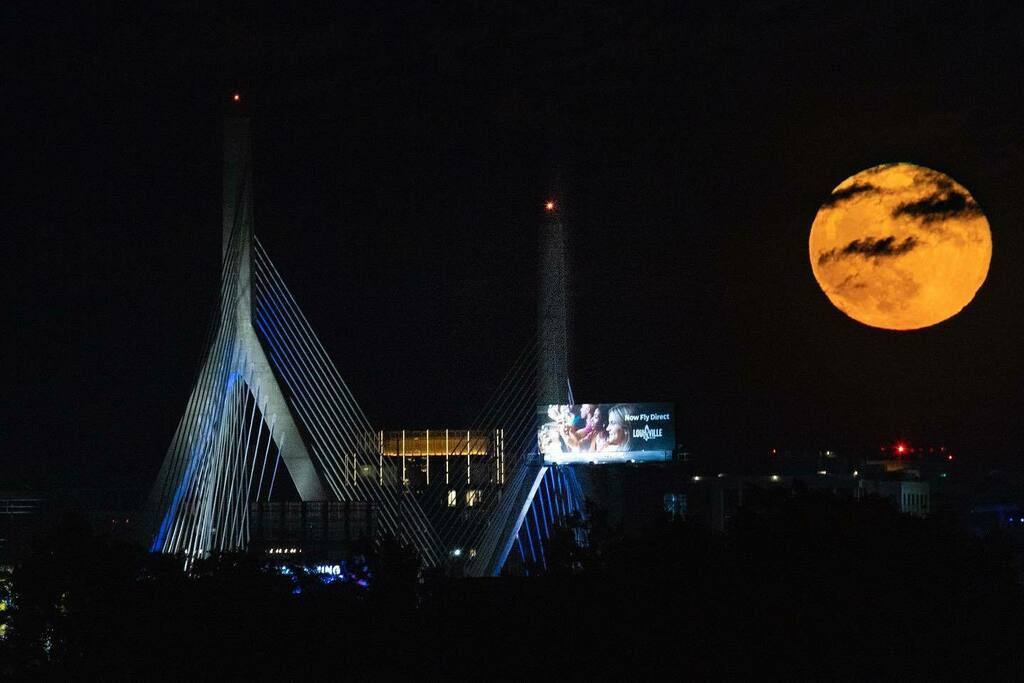 Strawberry super moon rising in Boston behind the Zakim Bridge on June 14, 2020 instagr.am/p/Cezw_qvsg4m/