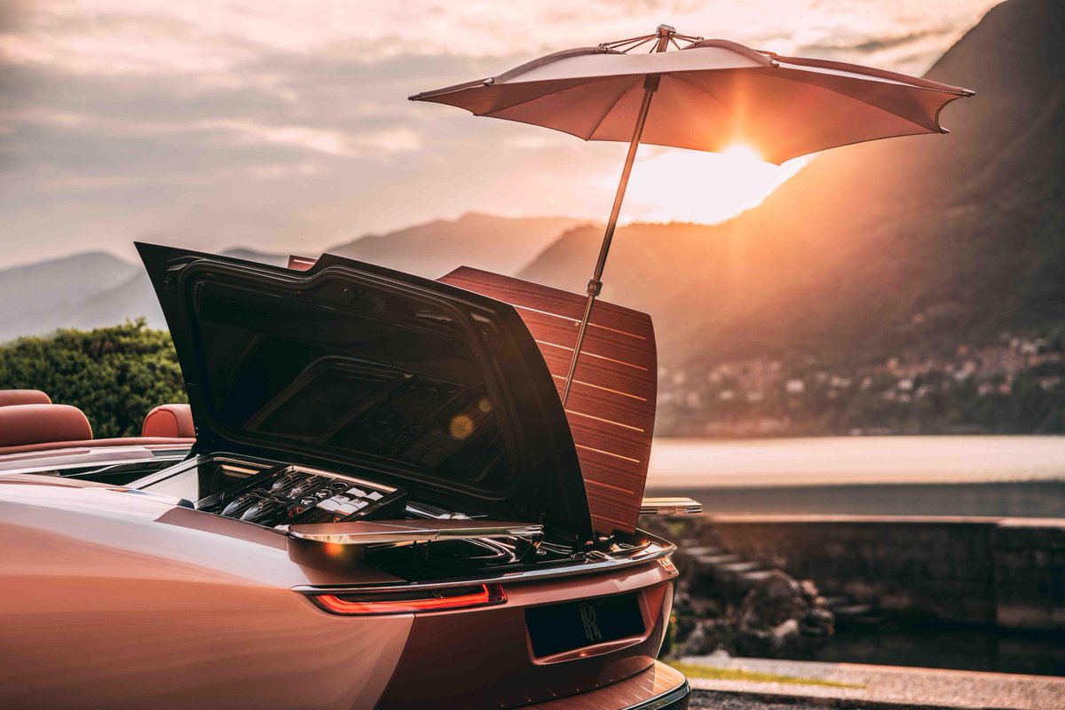 emilylin007's tweet photo. Unveiled at Concorso d'Eleganza, Villa d'Este, #BoatTail is a step-change in ingenuity and creative liberty.

#RollsRoyceCoachbuild #InspiringGreatness #Bespoke #LakeComo https://t.co/iC62KzKZCc